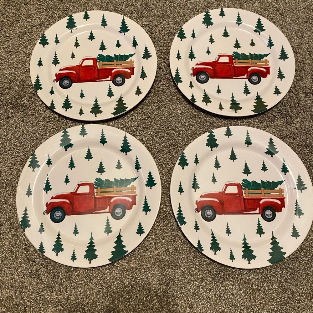 Set of 4 Plastic Christmas Plates